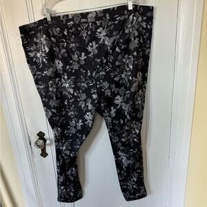Catherines active leggings size 4x. Never worn.